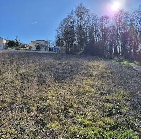 Terrain 831 m²