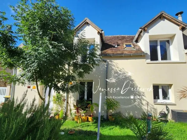 MAISON DE VILLAGE ENTIEREMENT RENOVEE 3 CHAMBRES AVEC JARDIN