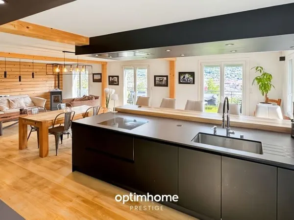 Maison 7 pièces 180 m²