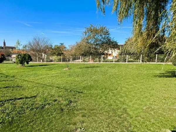 Terrain constructible 850m² - Vue Pyrénées - Cintegabelle