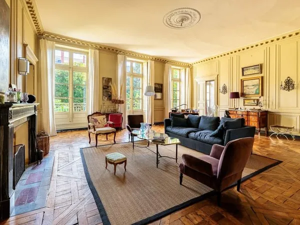 Préfecture - Appartement bourgeois de 265m². Garage.
