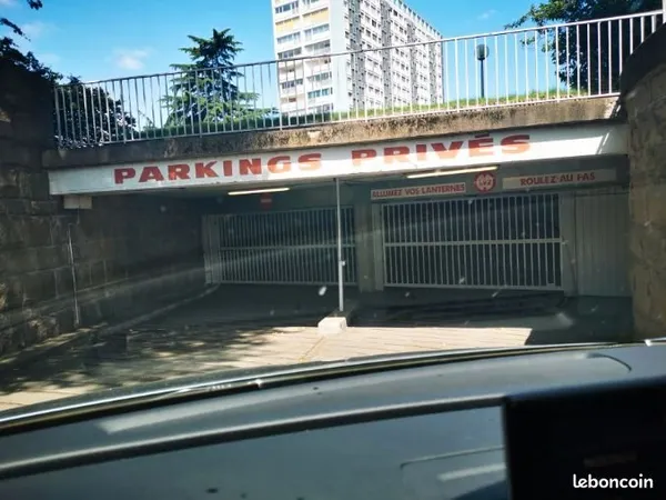 Garage / Box fermé à louer - Rennes Centre (Colombier)