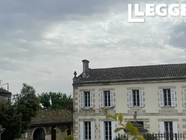 Domaine viticole avec superbe MAISON DE MAITRE! Potentiel oenotouristique ! Region Saint-Emilion!
