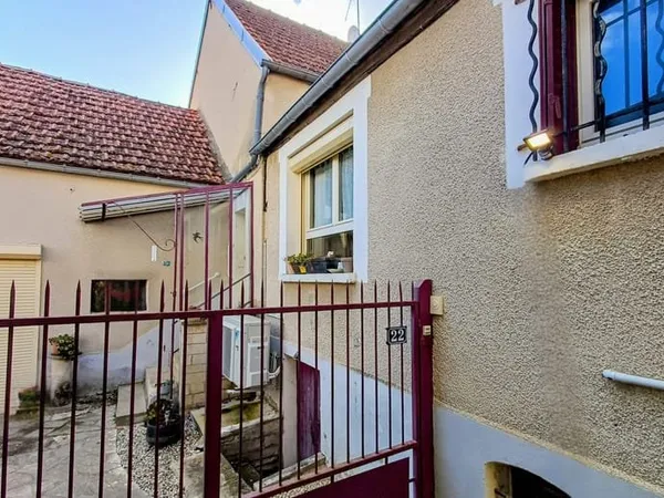 PREMIERE ACQUISITION : CALME -JARDIN -GARAGE ET BELLES DEPENDANC