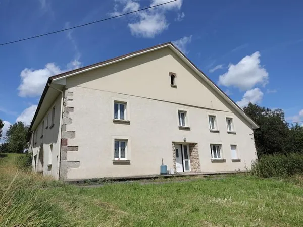 Ferme avec étang et 1,8 ha de terrain