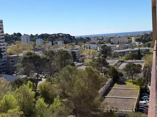 Cannes La Bocca - Résidence Les Oléandres - T3 en étage élevé avec piscine, parking et cellier