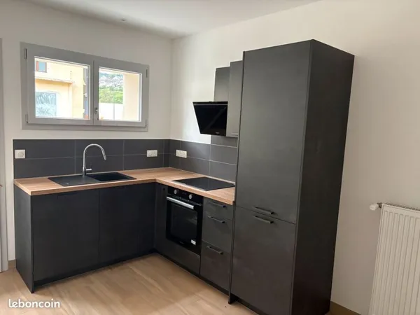 F2 meublé 34 m² - Rénové 2025 - Parking + Cave - Morbier - 780 CC