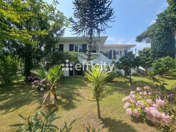 Maison 8 pièces 166 m²