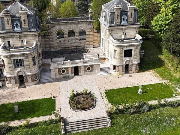Maison 10 pièces 790 m²