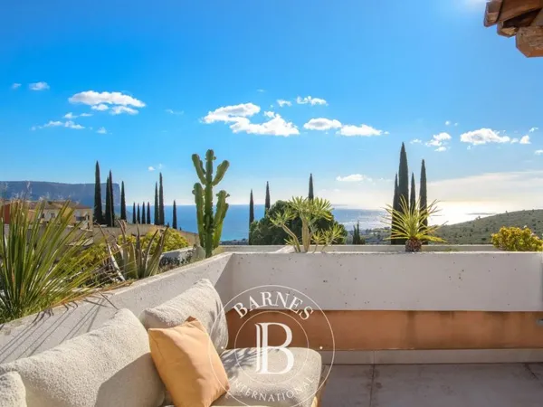 VENTE - CASSIS - MAISON MEDITERRANÉENNE - VUE MER ET COLLINES - PISCINE -5 CHAMBRES