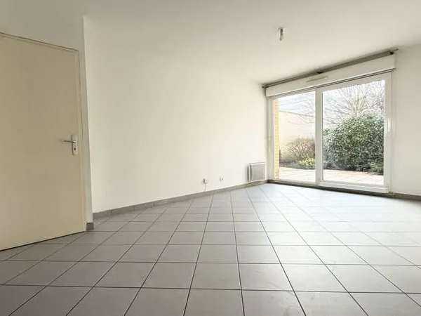 APPARTEMENT 1 CHAMBRE AVEC TERRASSE ET GARAGE
