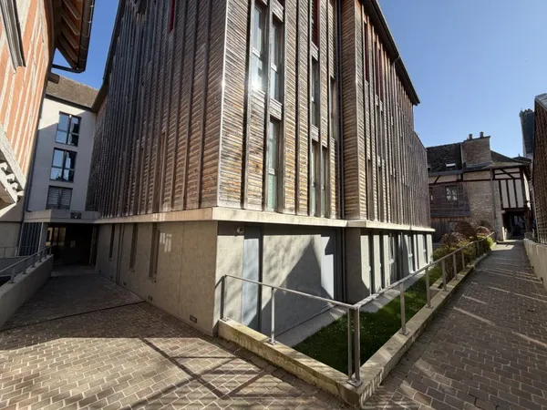 Local professionnel 130 m²
