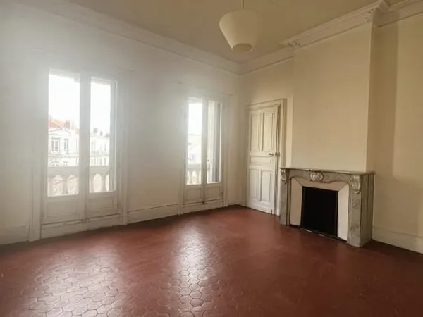 MONTPELLIER CENTRE SPACIEUX T3 A RENOVER