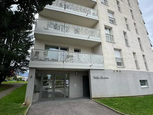 T2, 2e étage meublés avec ascenseur & terrasse,