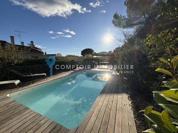 Maison 8 pièces 233 m²