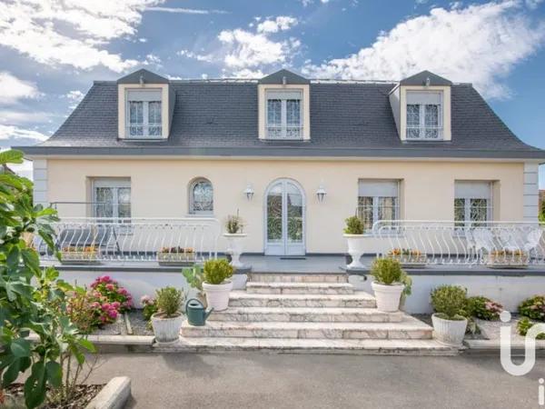 Maison 10 pièces 367 m²