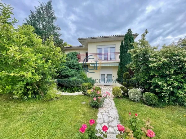 MAISON 2 APPARTEMENTS 3 CHAMBRES GARAGES JARDIN