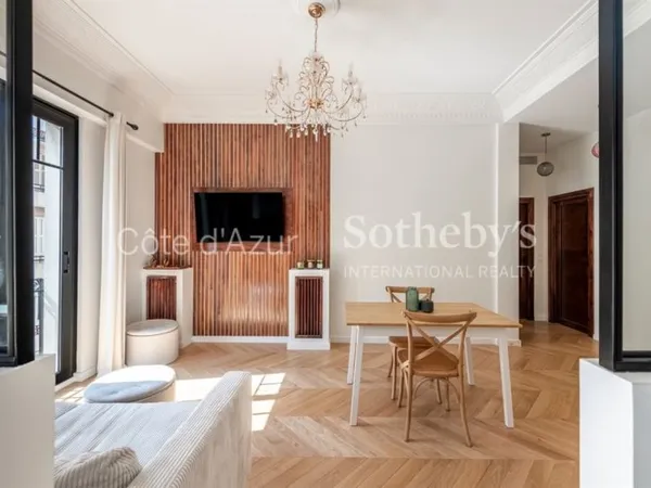 Nice Carré d'Or élégant 2 pièces rénové avec balcon rue François