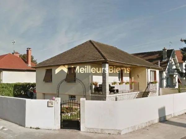 Maison individuelle 6 pièces avec jardin à proximité immédiate Gymnase Jules FERRY