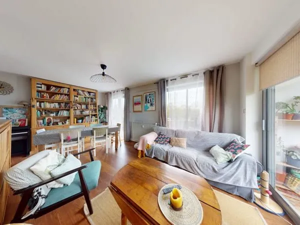 T5 lumineux avec 4 chambres, balcons, parking et métro à 3 minutes ,Rennes Sud , Prêt à emménager !