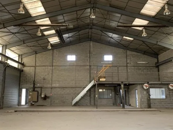 Local d’activité et entrepôt Vente Portet-sur-Garonne  675m² 8333€