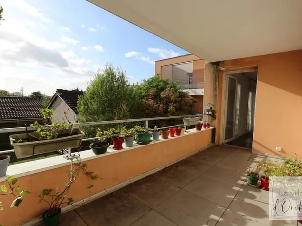 Bel Appartement T3 de 65m2 avec terrasse vue dégagée et 2 pl. pa