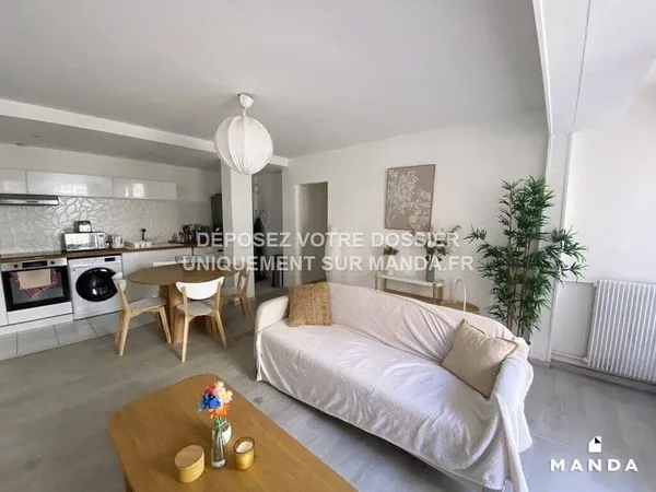 Studio 5 pièces 84 m²