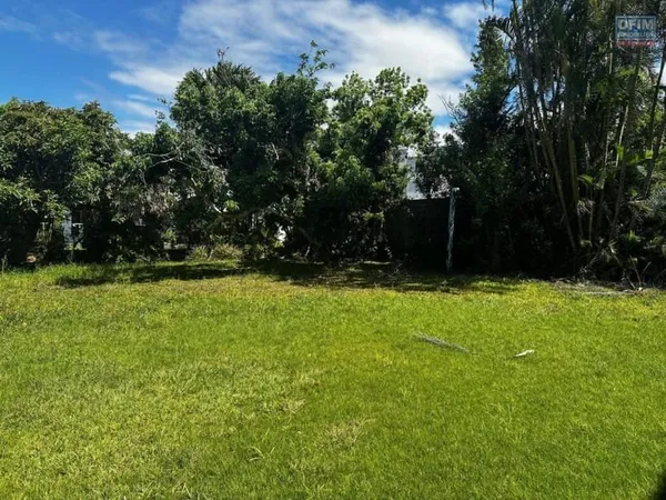 A vendre parcelle de terrain de 522 m² situé en centre ville de Saint-Benoît