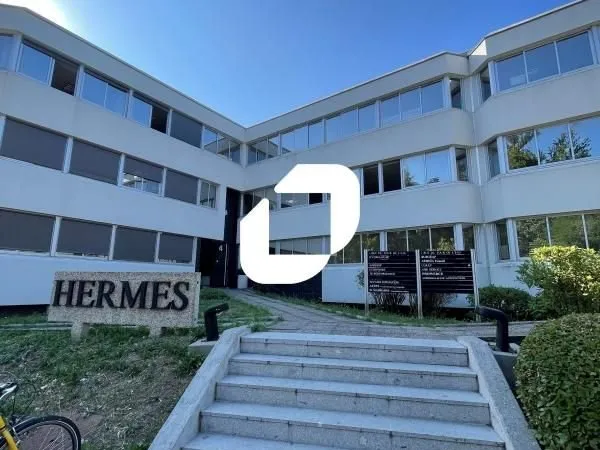 Bureau 76 m²