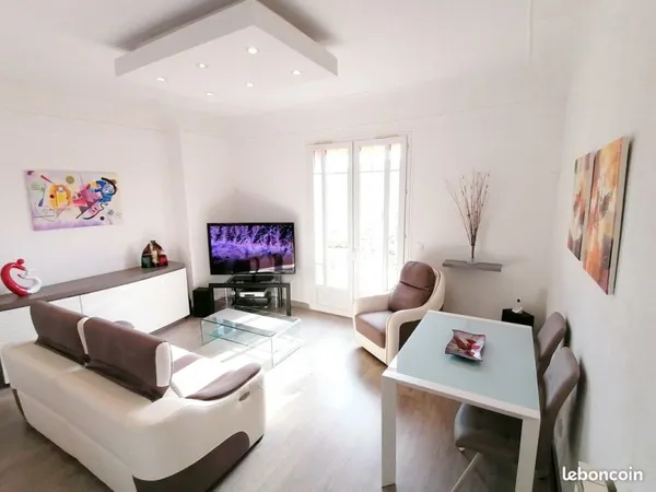 Appartement 3 pièces 74 m² - Dernier étage - Traversant - Quartier Valrose