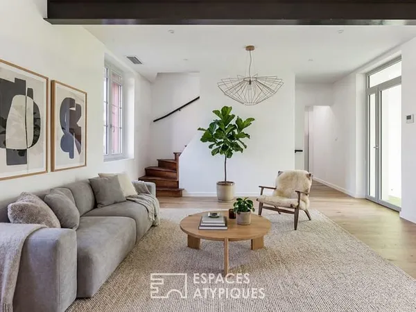 Maison contemporaine avec jardin et dépendances à Revel