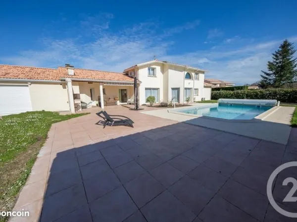 Maison 9 pièces 263 m²