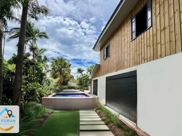 SAINT PIERRE 97410 - VILLA T4 - PISCINE - PROCHE DES COMMODI