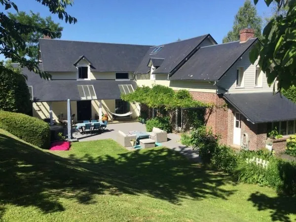 Maison 8 pièces 260 m²