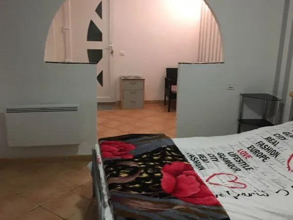 Jolie chambre de 25M2 dans maison la Farlède.Location au mois ou plus