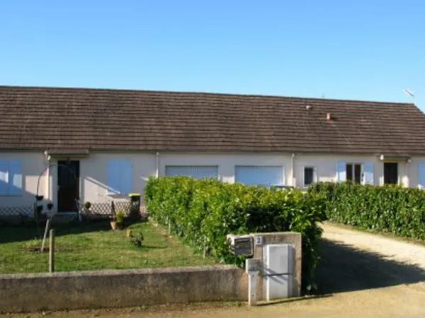 Votre agence France Loire de Saint-Amand-Montrond vous propose cette MAISON à la location sur la com