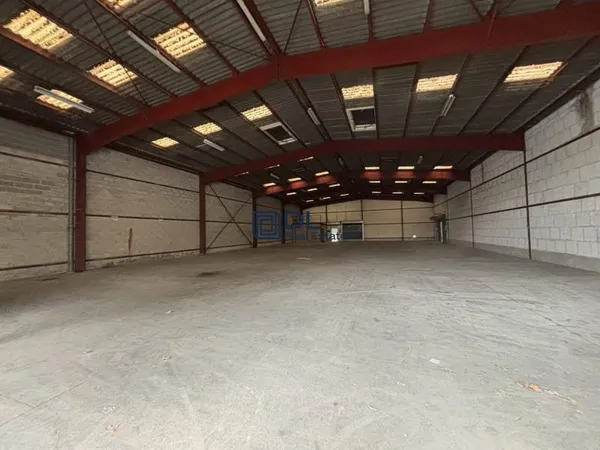 Entrepôt 2636 m²