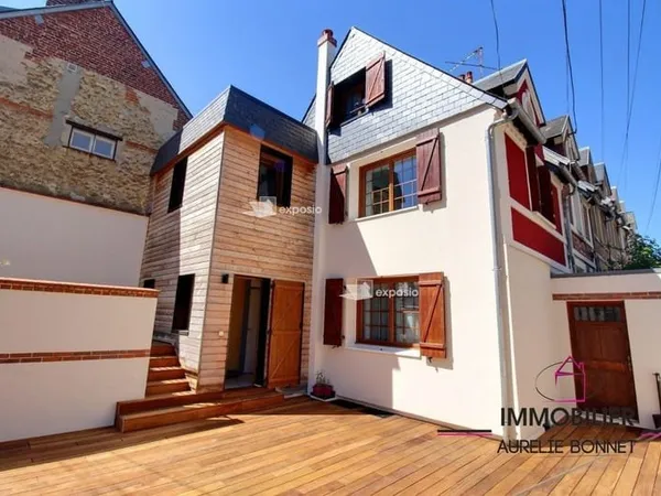 Maison avec terrasses et garage