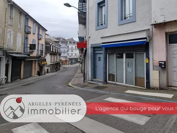 CENTRE VILLE LOURDES MURS COMMERCIAUX LIBRE 22 m2