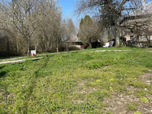 Terrain 637 m²