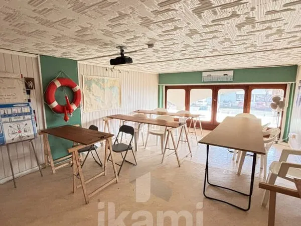 Arcachon Aiguillon Local commercial avec fort potentiel, 132 m2 au sol