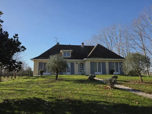 Belle maison entre Eymet et Duras avec 4 hectares de terrain