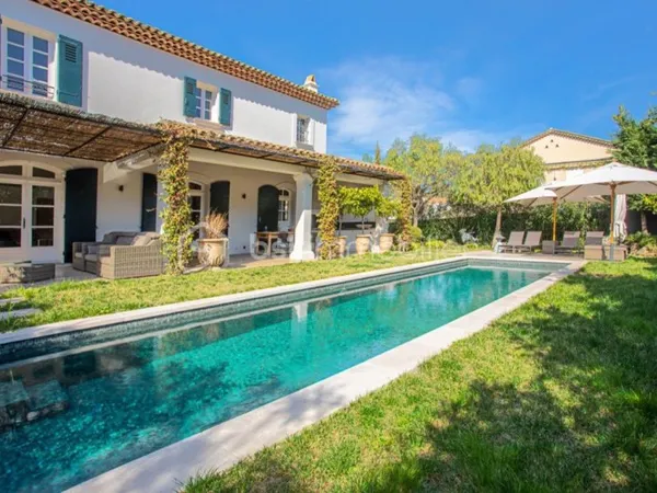 Maison 5 pièces 210 m²