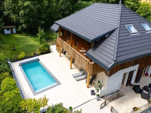 Vieugy Maison de charme rénovée 167 m2 avec piscine