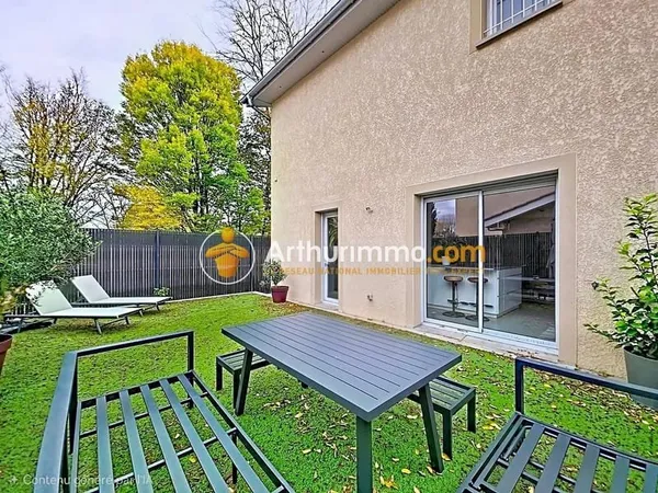 Maison récente en centre-ville au calme avec terrasse - La Verpillière