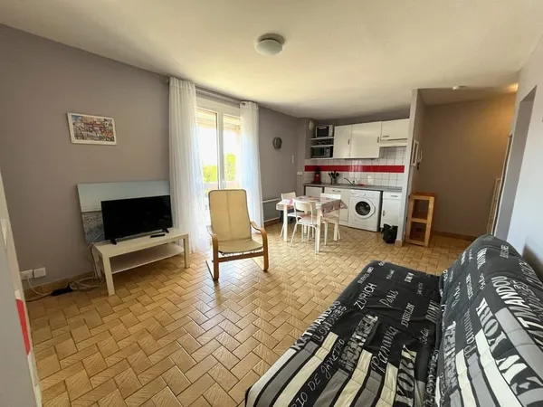 Villeneuve Sur Lot , en plein quartier d'Eysses, dans une résidence avec parking privatif. Agréable 
