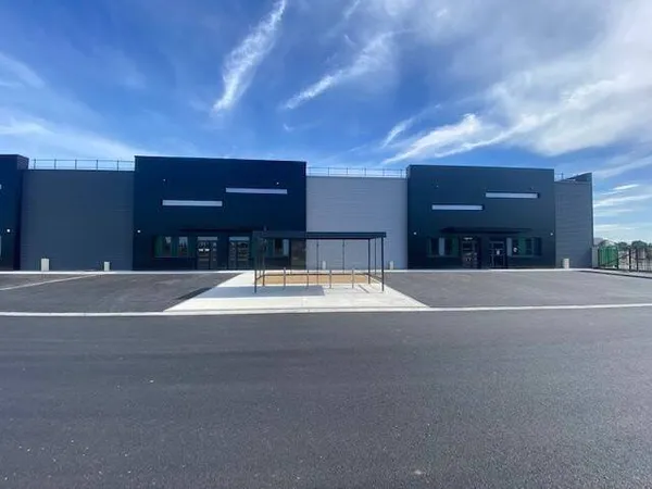 Local commercial 200 m²