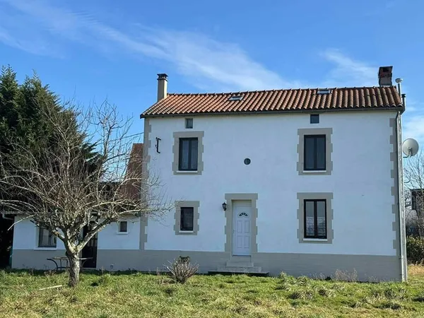 HAUTE VIENNE: Maison Individuelle avec Grange et plus de 7000sqm de terrain attenant dans un hameau 