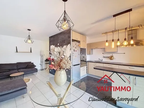 Appartement dernier étage T2 de 42 m2 avec balcon-terrasse,