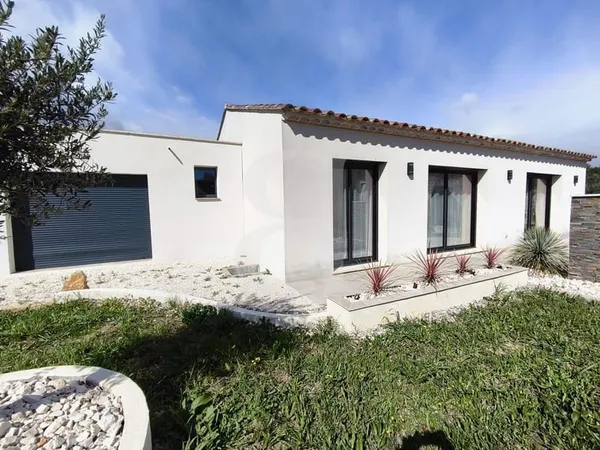 Villa de plain-pied avec terrain attenant